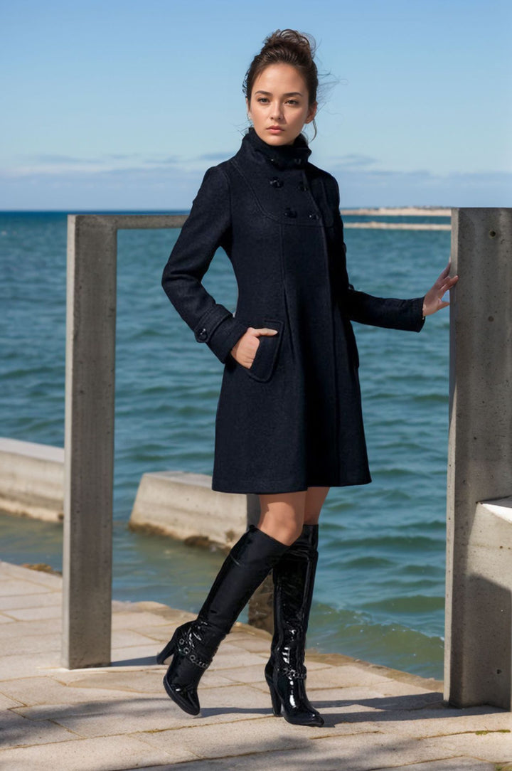 Elegant wool coat for women with modern collar and practical pockets Lune London