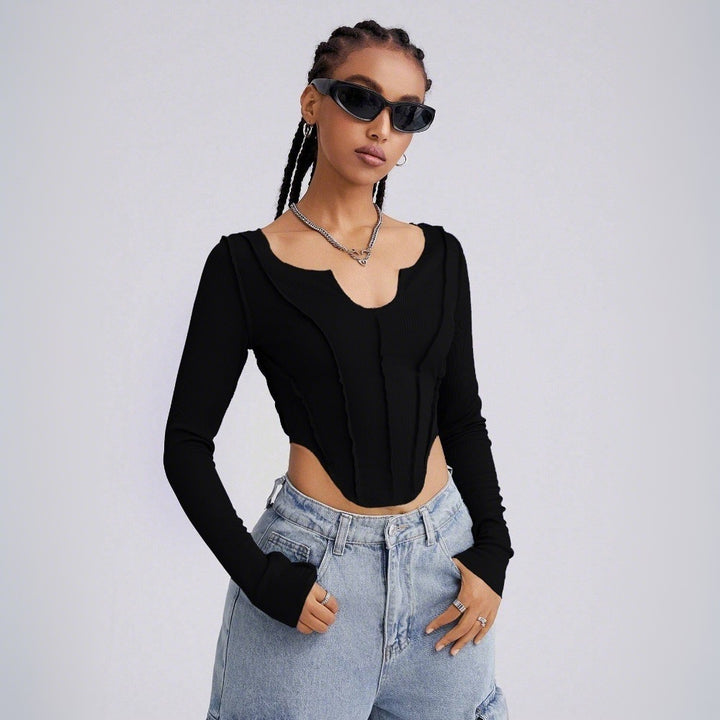 Body à manches longues pour femmes avec décolleté en V profond et détails découpés intricats Chic & Stil