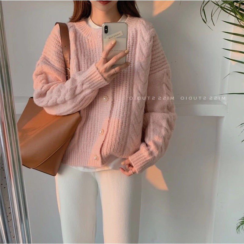 Cardigan Tricot Doux pour Femmes avec Détails de Boutons en Perle et Texture en Tricot Câble Chic & Stil
