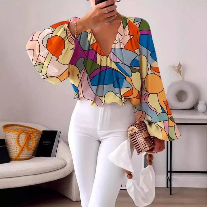 Blouse for women with V-neck and trendy graphic design Lune London