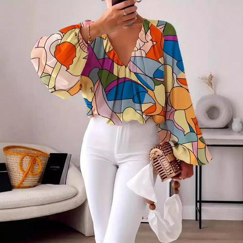 Blouse for women with V-neck and trendy graphic design Lune London