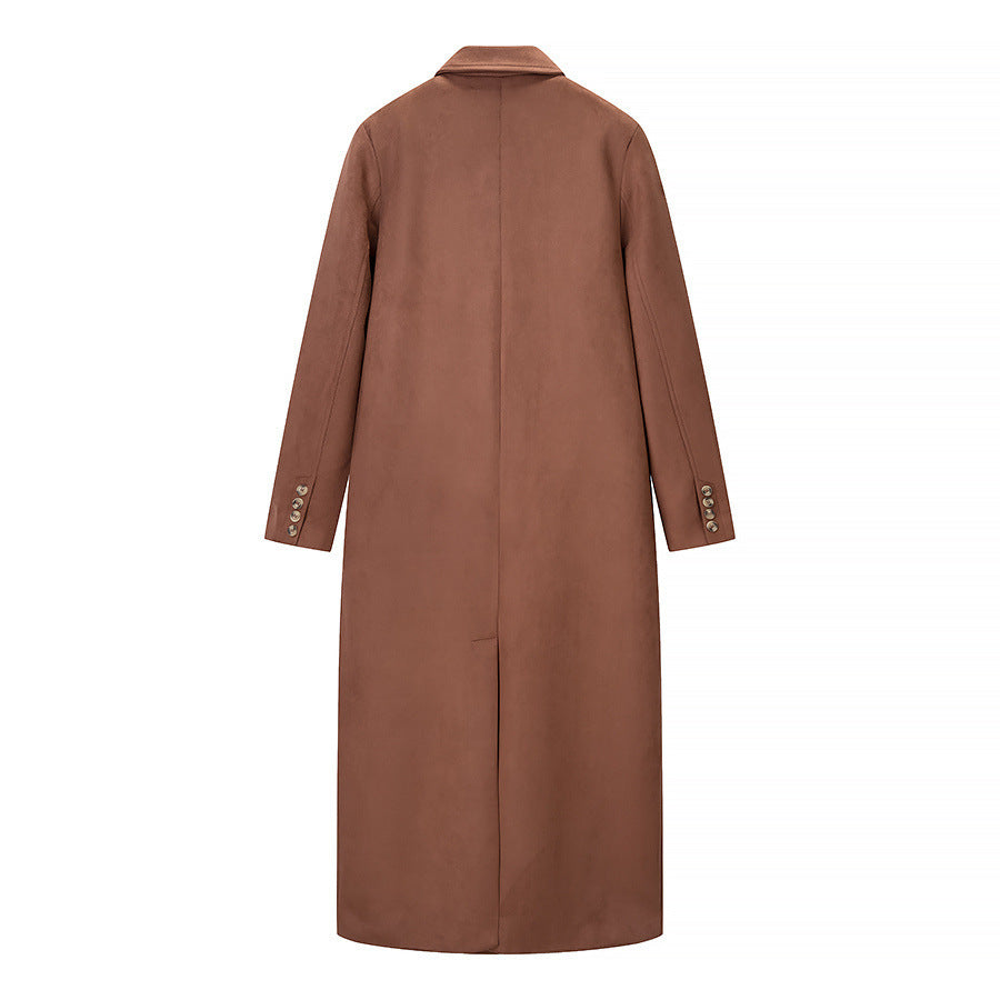 Manteau long élégant pour femmes avec patte de boutonnage double et col pratique Chic & Stil