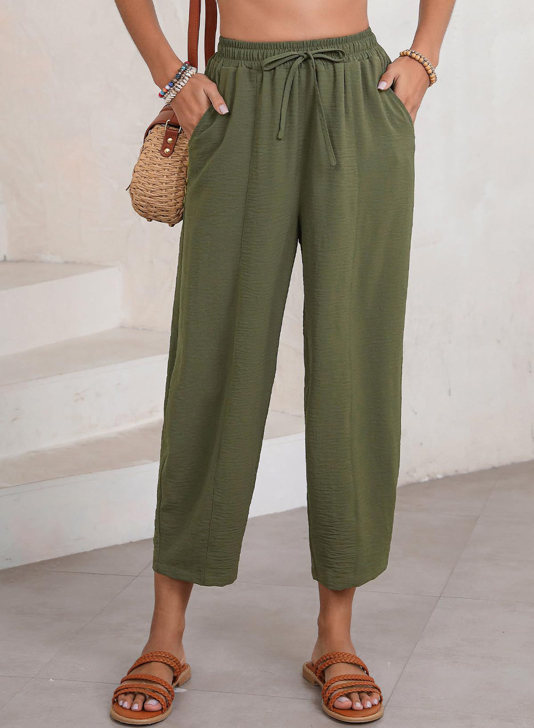 Casual leisure pants for women with elastic waistband and practical pockets Lune London