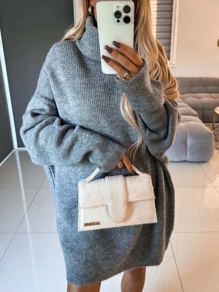 Oversized knitted sweater for women with high collar and soft material Lune London