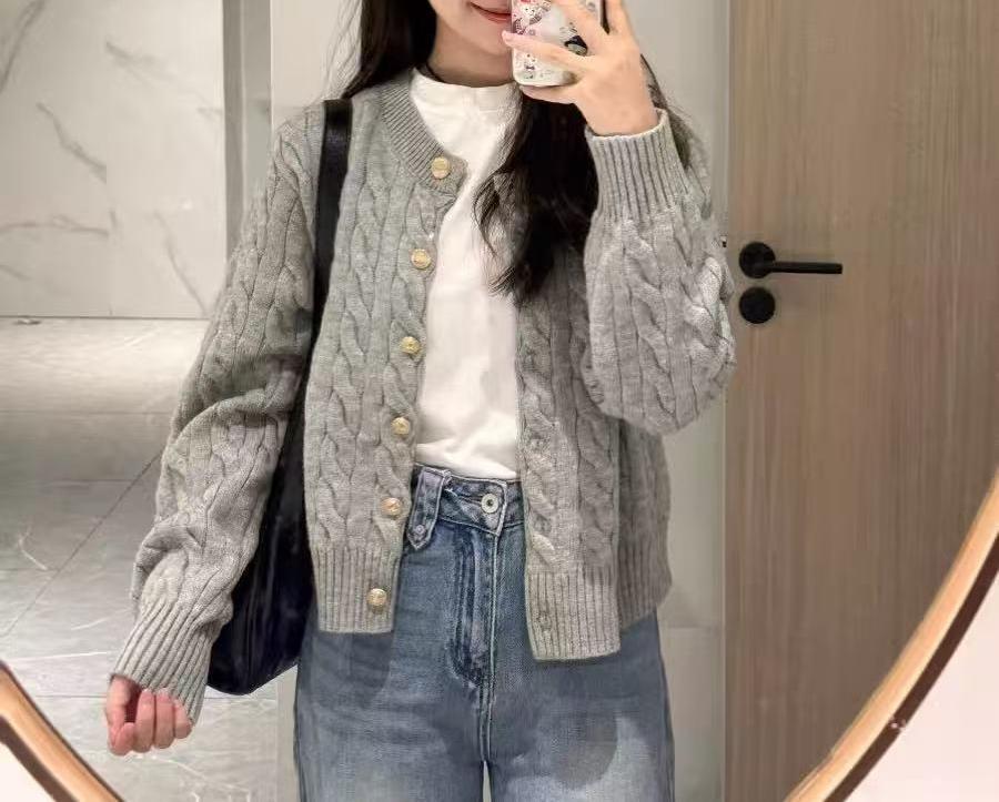 Cardigan Femme Douillet avec Motif en Maille Cablée Chic & Stil