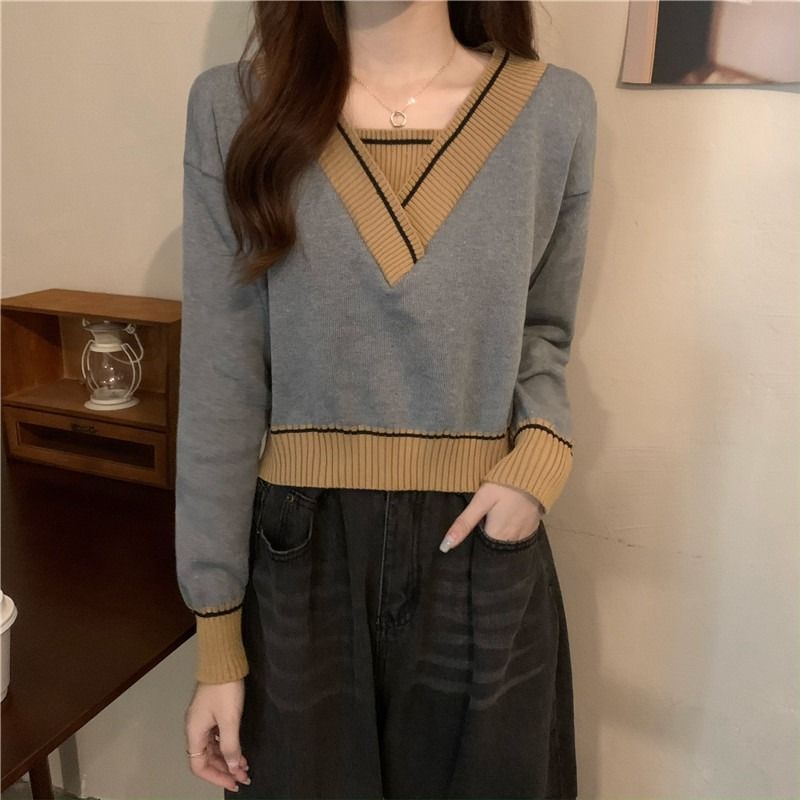 Pull féminin à la mode en V avec détails contrastés Chic & Stil