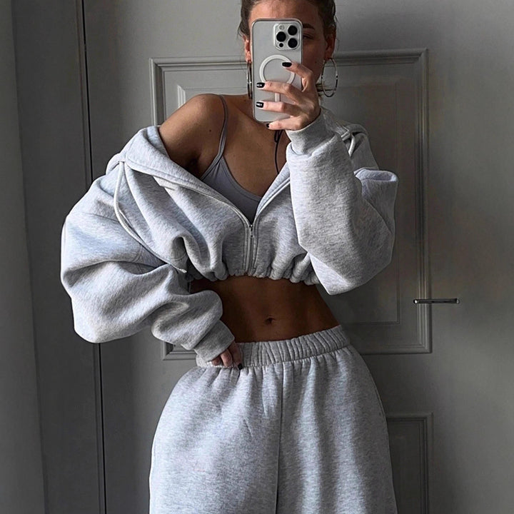 Casual women's tracksuit with an oversized hoodie and a wide fit Lune London