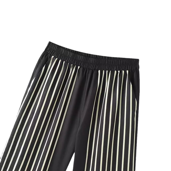 Modern leisure set for women with geometric pattern Lune London