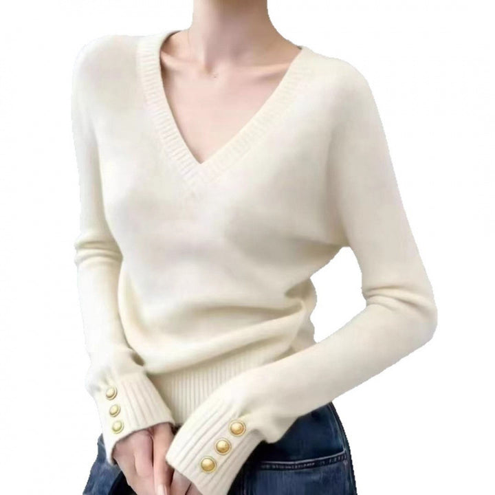 Pull fin pour femmes en V avec des détails de bouton élégants Chic & Stil