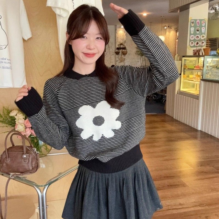 Women's striped sweater with floral appliqué and casual cut