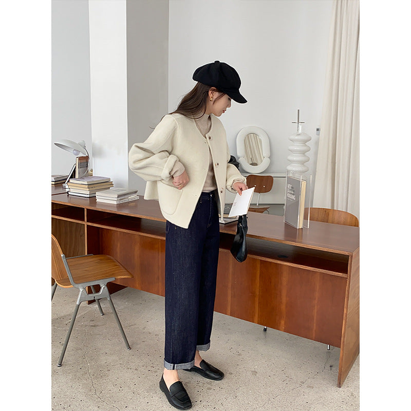 Women's soft and fashionable cardigan with classic button details Chic & Stil