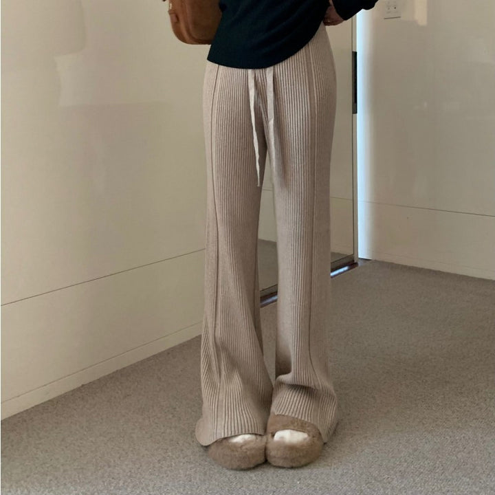Pantalon plissé pour femme avec taille haute et ceinture ajustable Chic & Stil