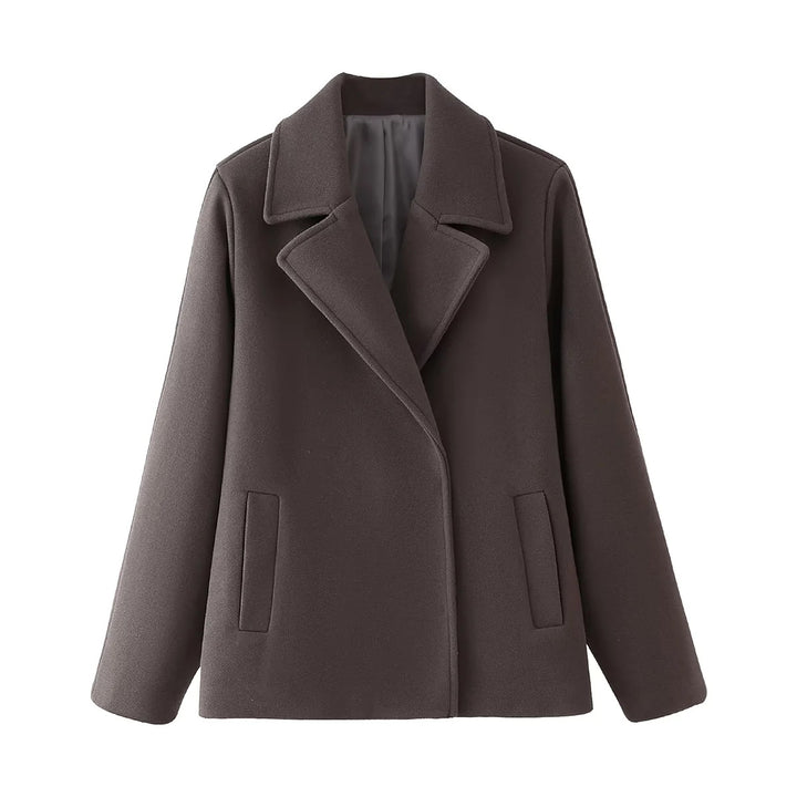 Elegant wool coat for women with deep lapels and practical pockets Lune London