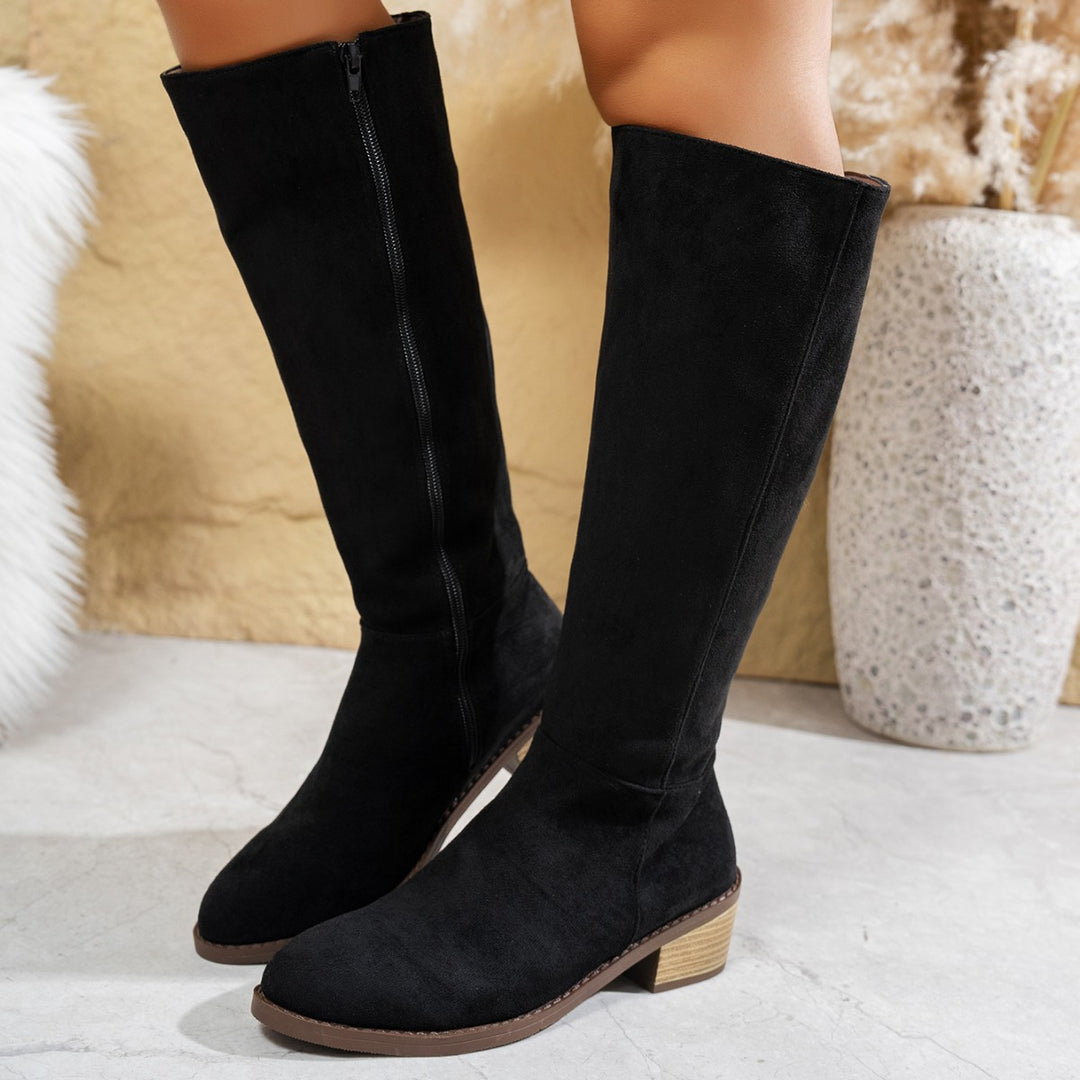 Elegant women's suede boots Lune London