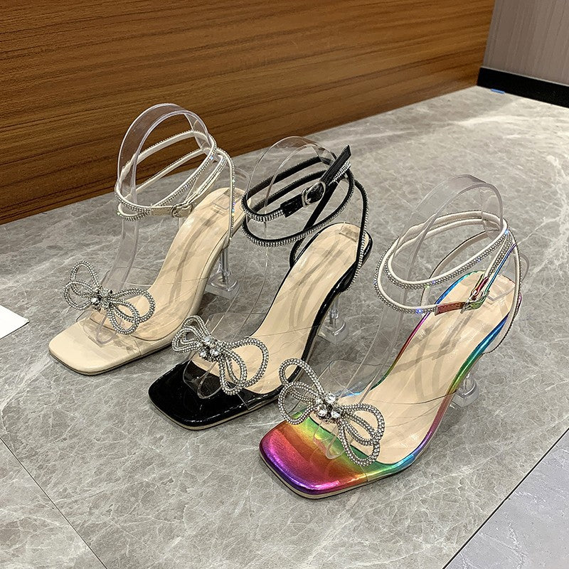 High-heeled sandals for women with elegant bow appliqué and clear details Lune London