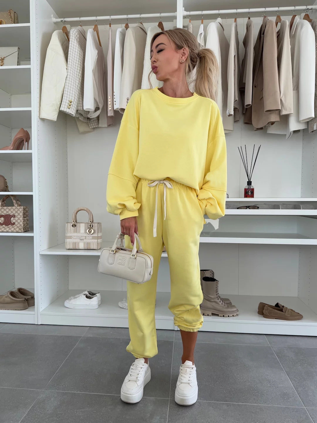 Ladies comfortable tracksuit made of high-quality cotton blend with drawstring and loose fit Lune London