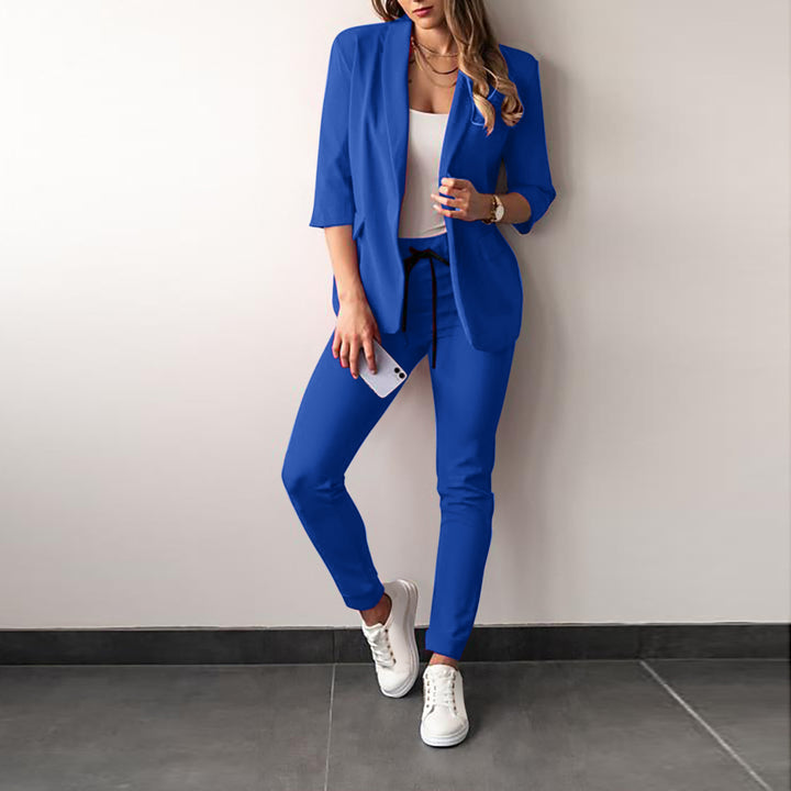 Elegant and modern suit set for women with fitted blazer and slim pants Lune London