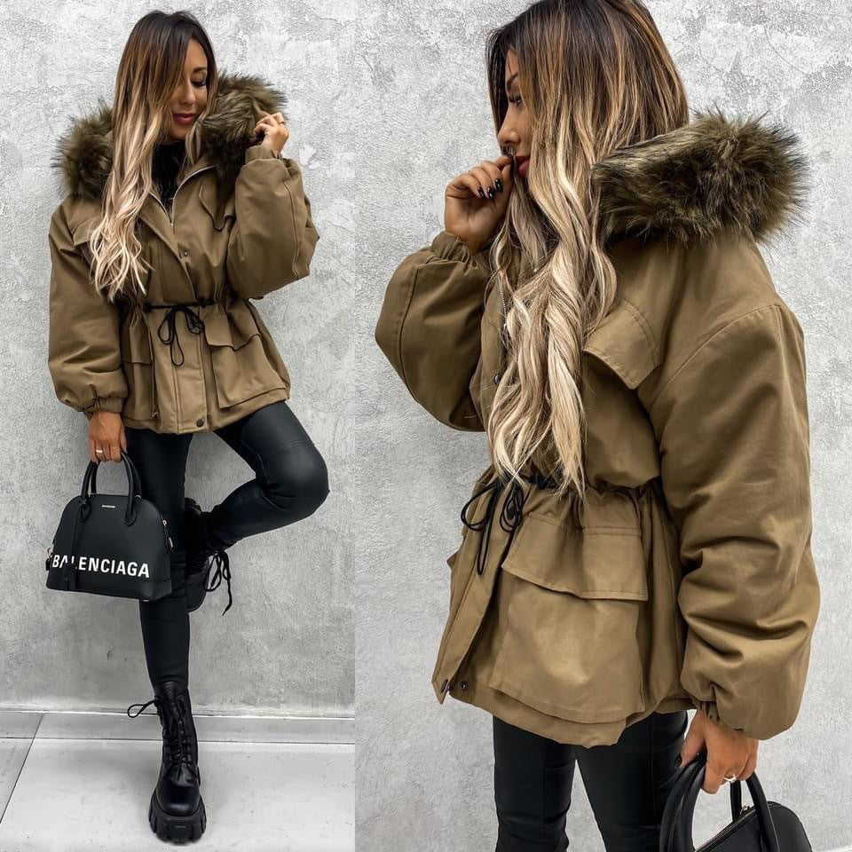 Urban winter coat for women with removable faux fur collar and practical pockets Lune London