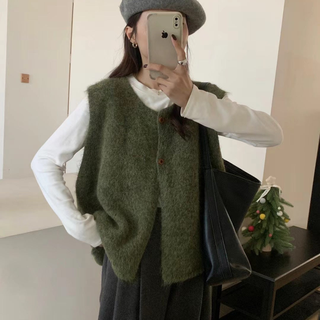 Knit vest for women with button details and soft materials Lune London