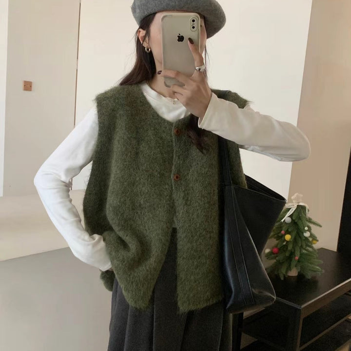 Knit vest for women with button details and soft materials Lune London