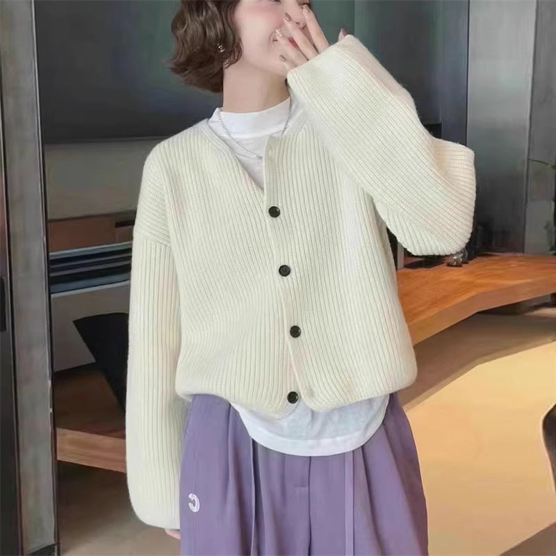Cardigan femme avec décolleté en V et fermeture à boutons Chic & Stil