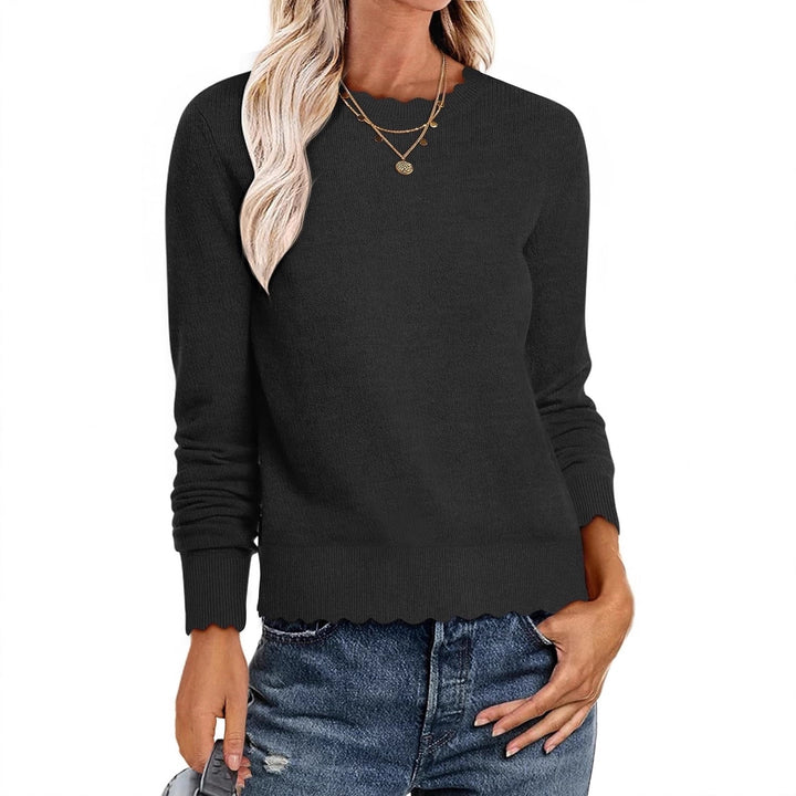 Chic and Stylish Women's Sweatshirt with Wavy Hem