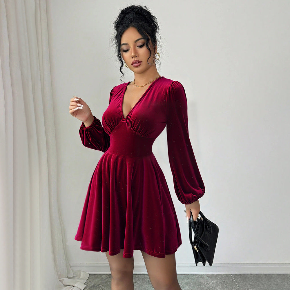 Robe à manches courtes pour femmes avec des manches bouffantes élégantes et un col en V Chic & Stil