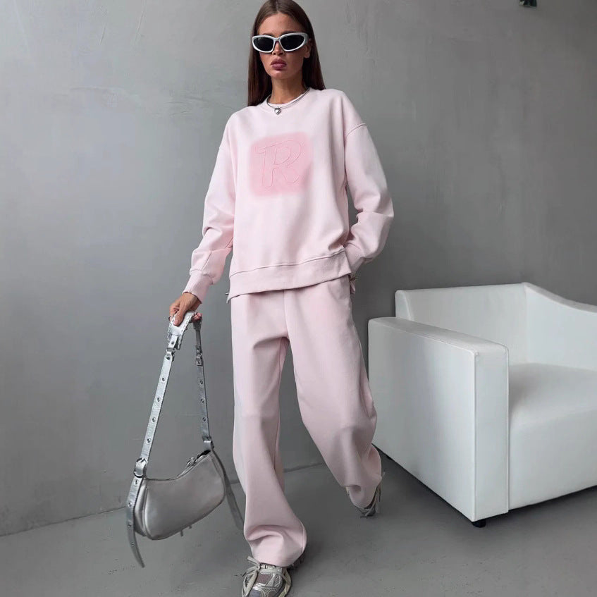 Casual outfit for women with oversized sweatshirt and comfortable pants Lune London