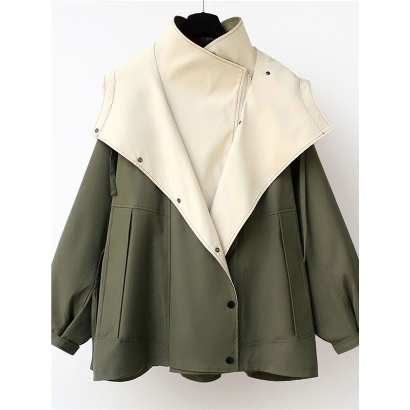 Multifunctional outdoor jacket for women with large pockets and practical zippers Lune London