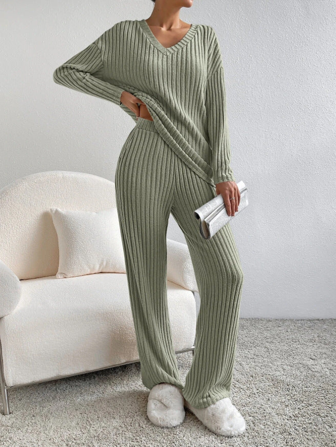 Casual sweat suit for women with V-neck and loose fit Lune London