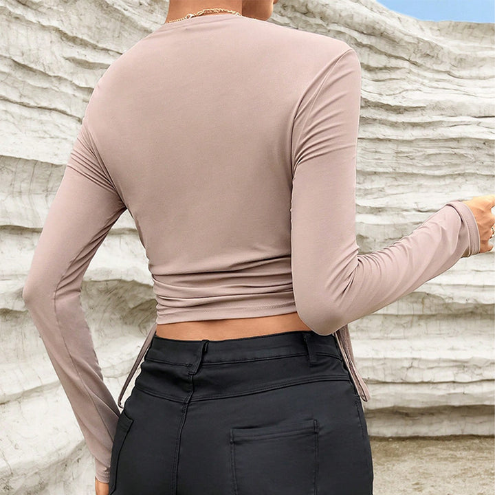 Haut décontracté pour femmes avec un détail de volants sophistiqué et une coupe asymétrique Chic & Stil