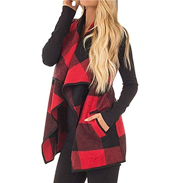 Women's cardigan in warm checkered material with side pockets Lune London