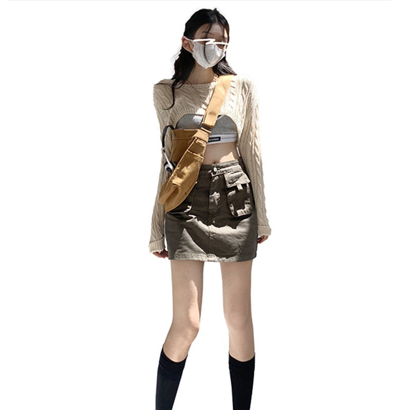 Ladies cargo skirt with practical pockets and elastic waistband