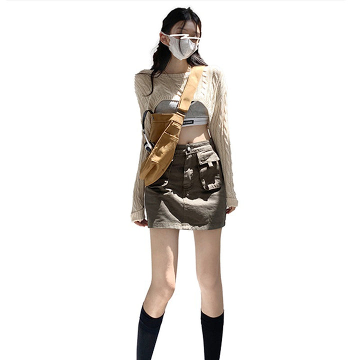 Ladies cargo skirt with practical pockets and elastic waistband