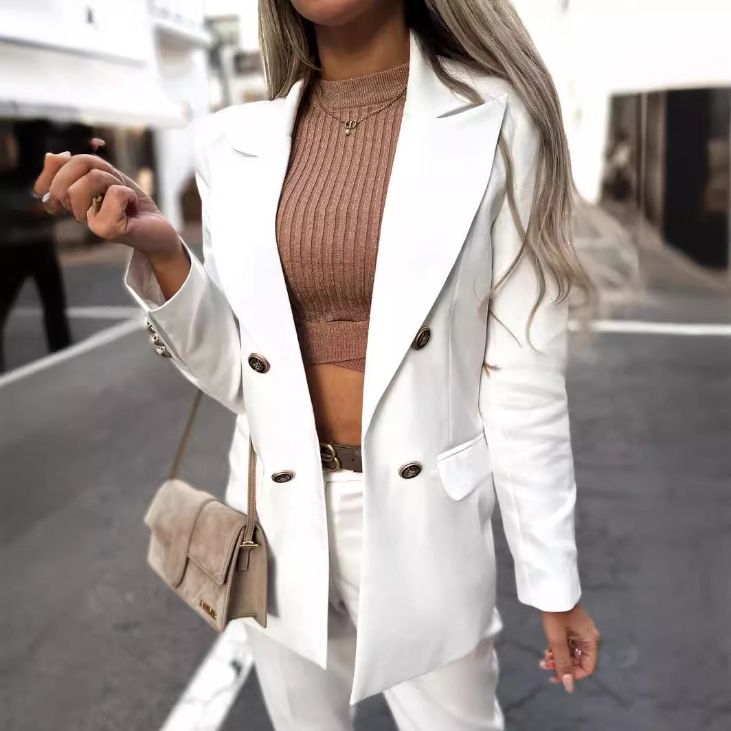 Elegant blazer for women with double-breasted buttons and a modern cut Lune London