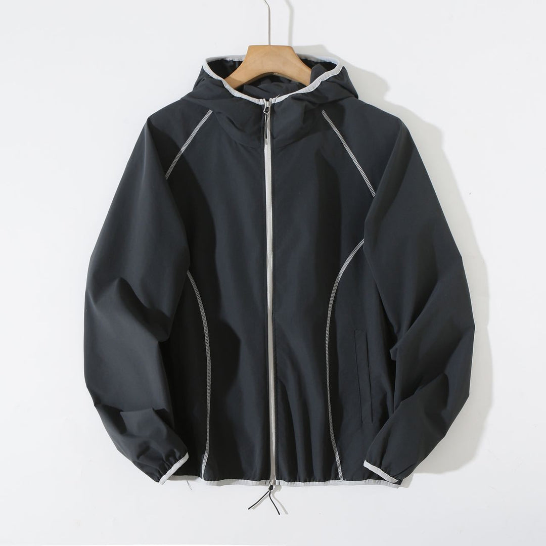 Veste coupe-vent légère pour femme avec un design de capuche innovant Chic & Stil