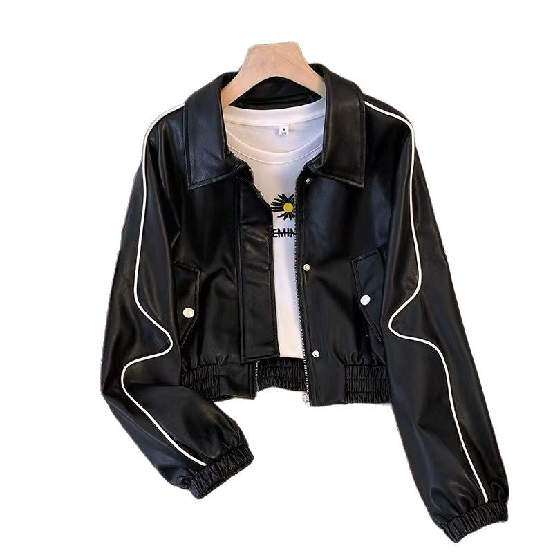 Veste courte à la mode pour femmes en simili cuir avec des coutures contrastées Chic & Stil