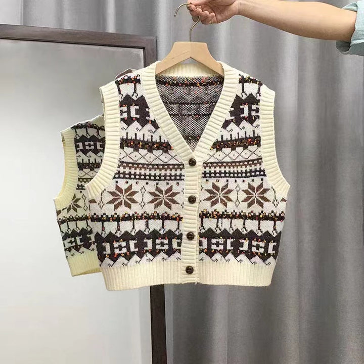Knitted vest for women with a nice Norwegian pattern and button closure Lune London