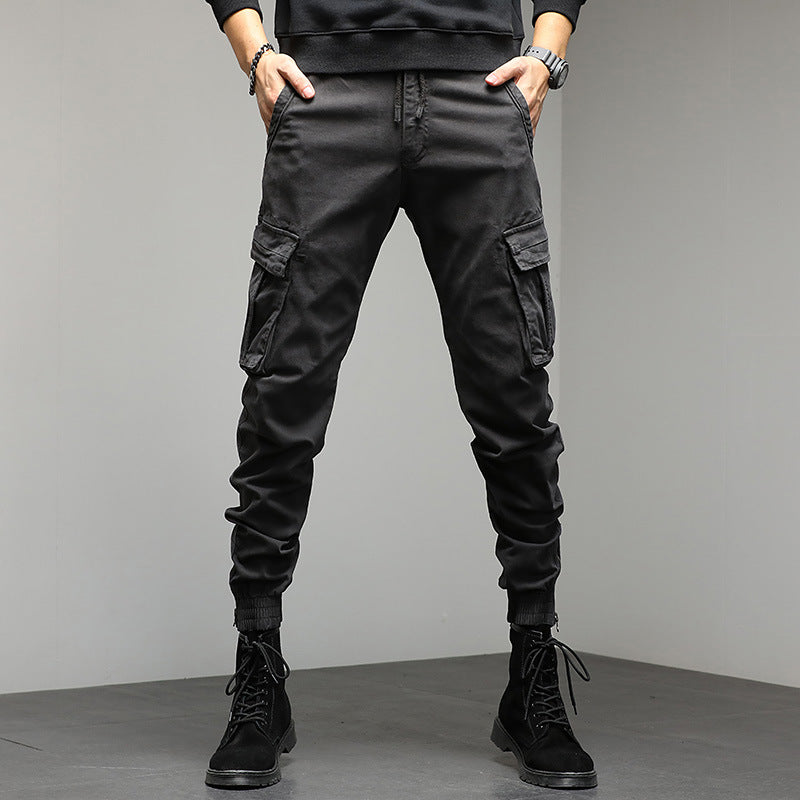Cargo pants for men with elastic waistband and practical side pockets Lune London