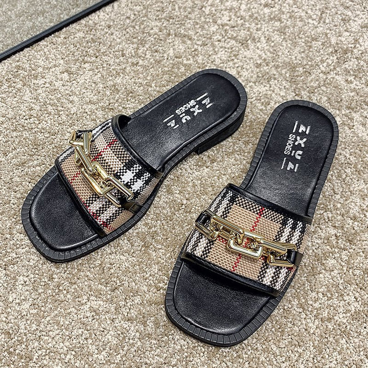 Dear elegant slippers with decorative chain accessory Lune London