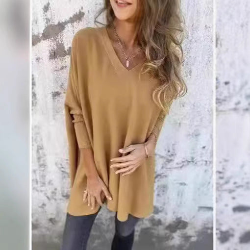 Casual knitted sweater for women with V-neck Lune London