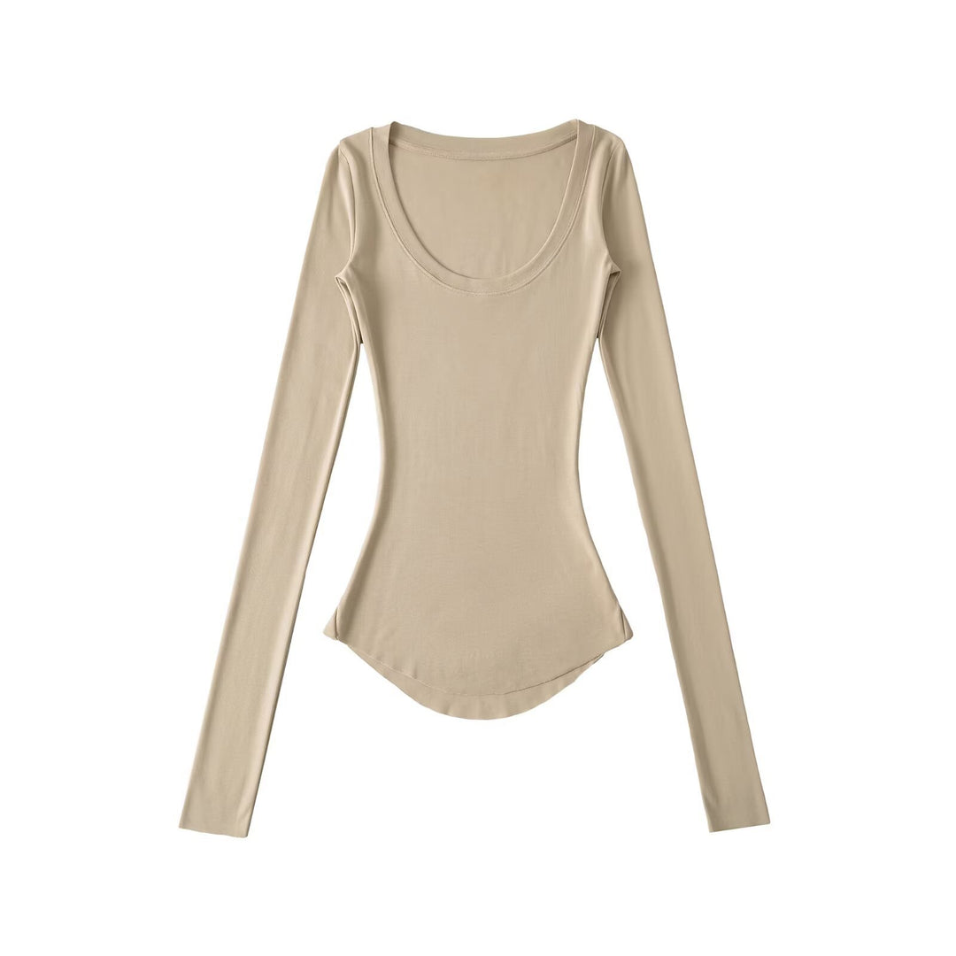 Long sleeve blouse for women with an elegant round collar and a fitted cut Lune London