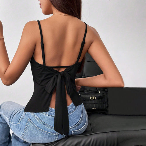 Débardeur élégant pour femmes avec de fines bretelles spaghetti et une coupe près du corps Chic & Stil