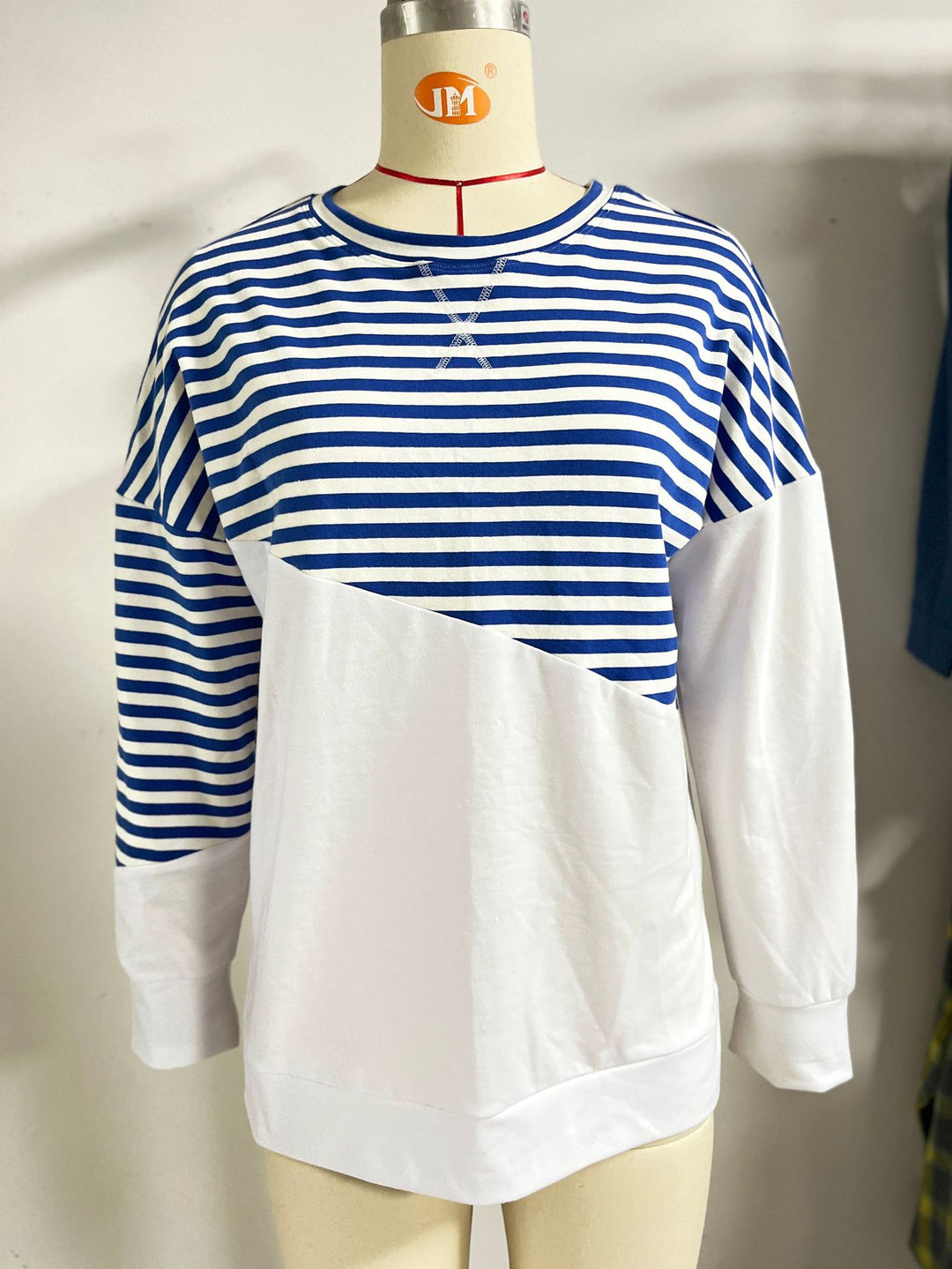 Casual women's sweatshirt with striped design and contrasting hem Lune London