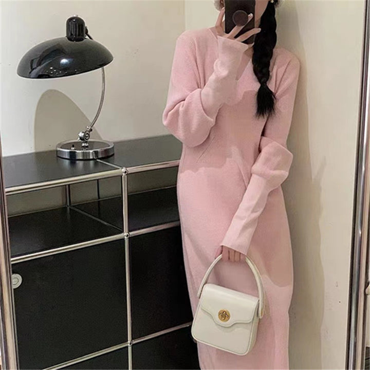 Robe en tricot pour femmes avec décolleté en V profond et coupe confortable Chic & Stil