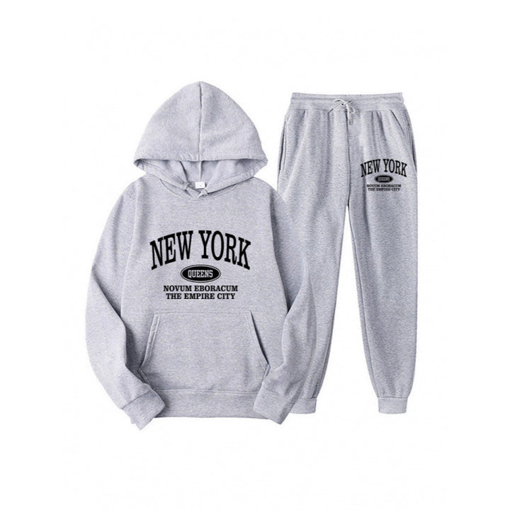 Women's hoodie set with versatile lettering and comfortable pockets Chic & Stil