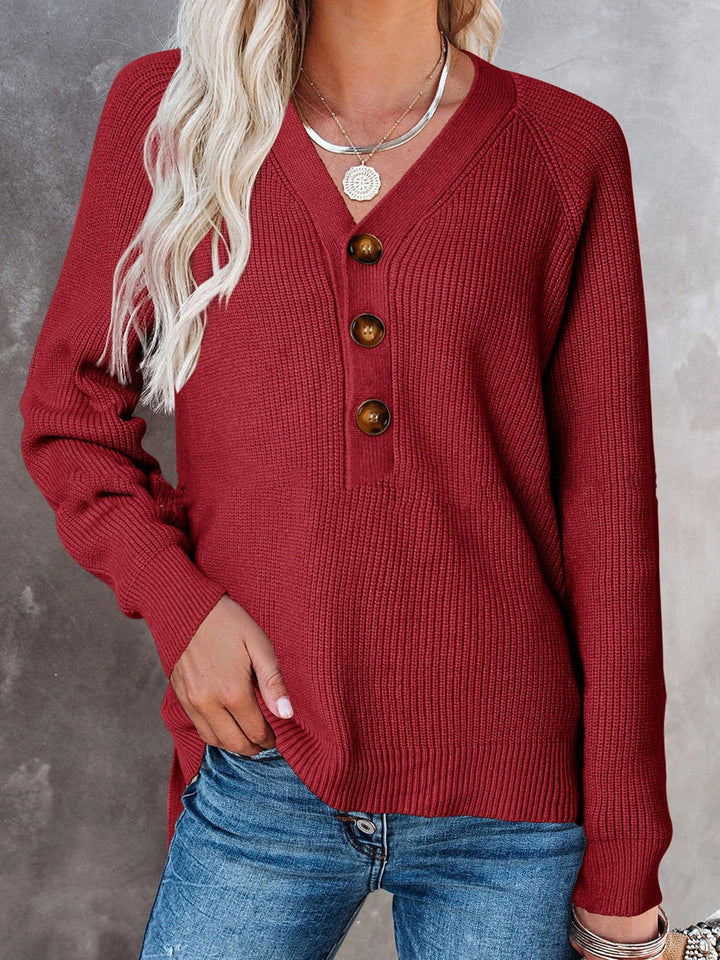 Sweater femme à col en V avec boutons en bois Chic & Stil
