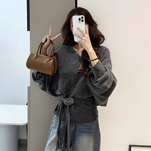 Pull moderne pour femmes avec col en V et ceinture à nouer optionnelle Chic & Stil