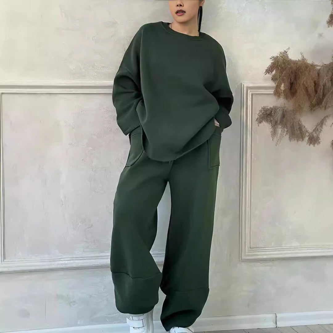 Ladies Cozy Oversized Sweat Set with spacious pockets and a comfortable fit Lune London
