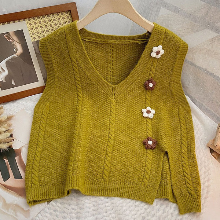 Ladies chunky knit cardigan with V-neckline and floral accents Lune London